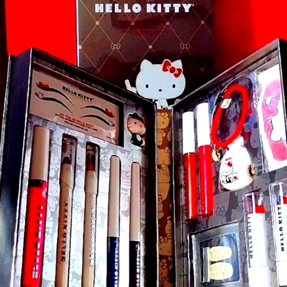 All 👀 on Hello Kitty Glitter Eyeliner Appliques - Picture 15 of 16